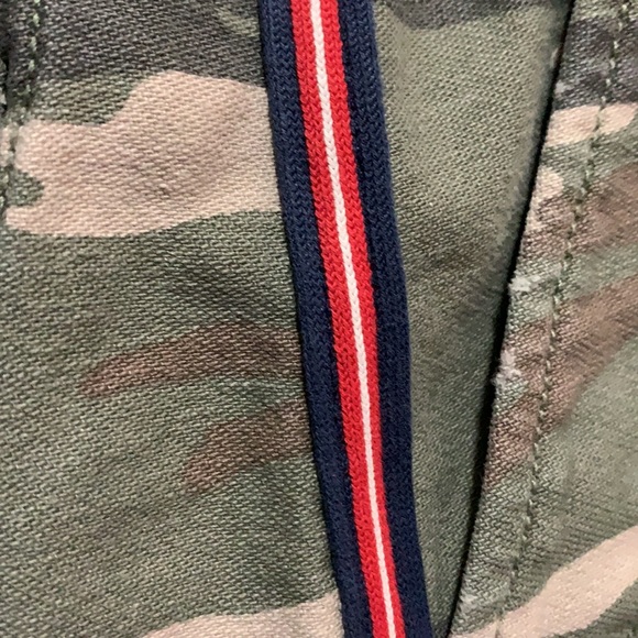 Camo shorts with four buttons - Picture 4 of 4